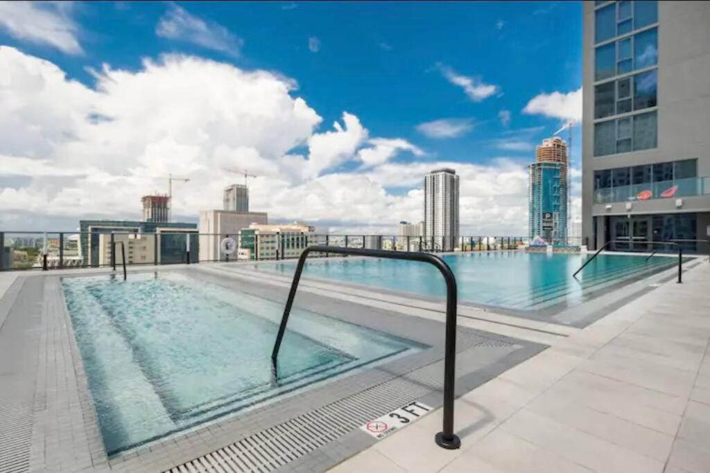 Apartment Ocean View With Balcony, Kitchen, Gym, Restaurants And Rooftop Pool