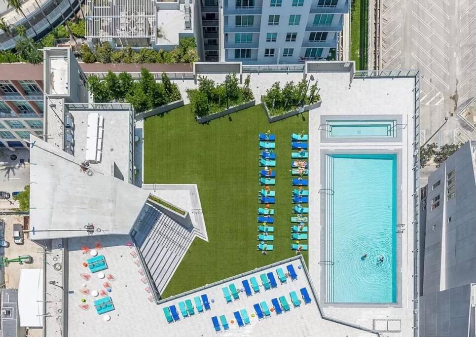 Apartment Ocean View With Balcony, Kitchen, Gym, Restaurants And Rooftop Pool