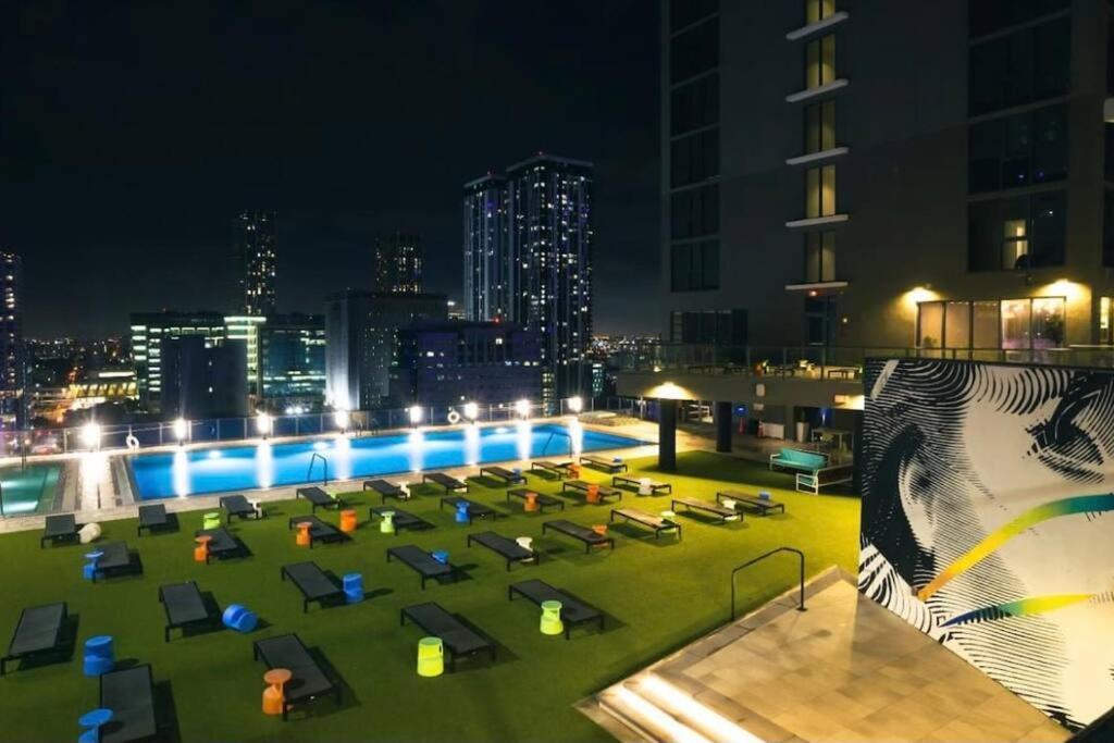 Ocean View With Balcony, Kitchen, Gym, Restaurants And Rooftop Pool Apartment *